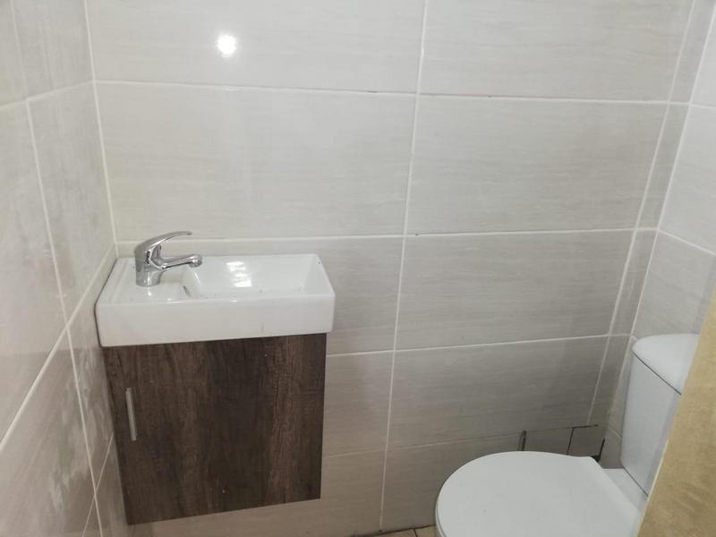 2 Bedroom Property for Sale in Van Riebeeck Park Western Cape